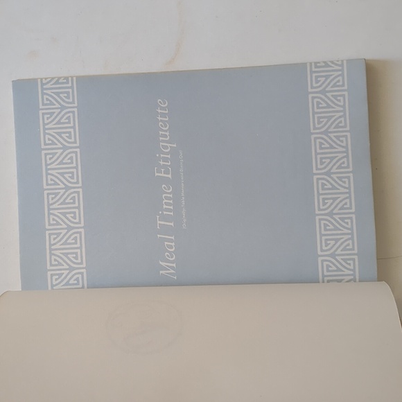 Emily Post: Meal Time Etiquette - 1963 vintage table manners guide - Picture 5 of 15